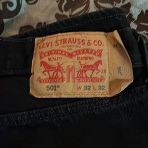 Black distressed 501s